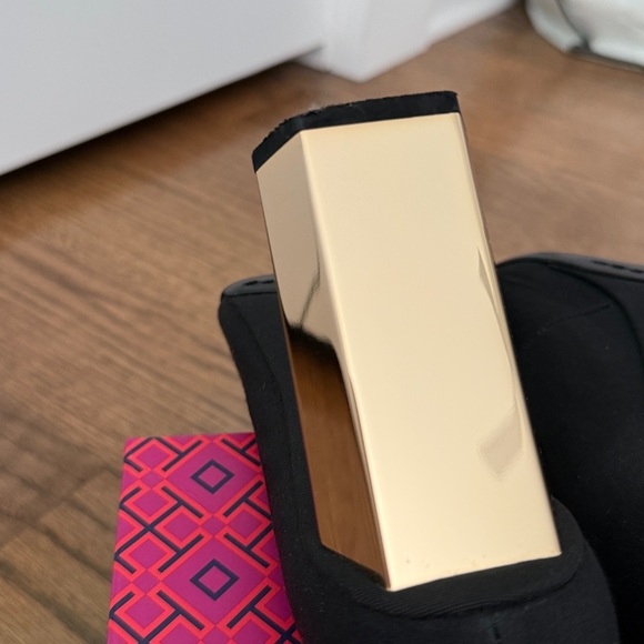 Tory Burch Regina 90mm Chic Black Pump with Gold Heels Sz 9 Perfect! $328 - Picture 7 of 8